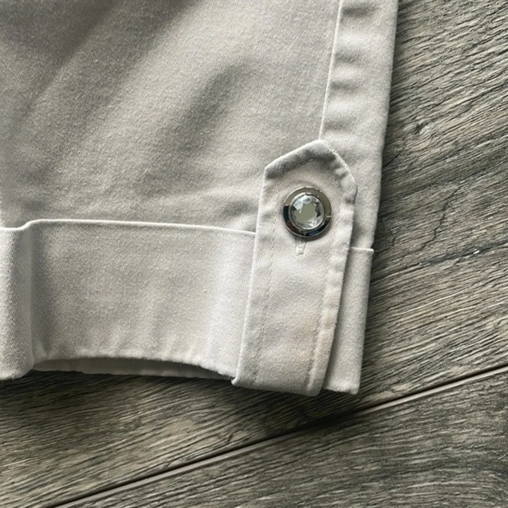 JM collection shorts cream in color with buttons size 16